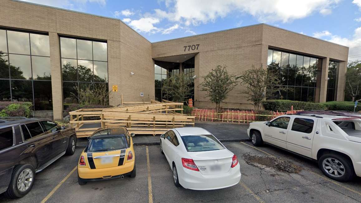 7707 Fannin St. Parking