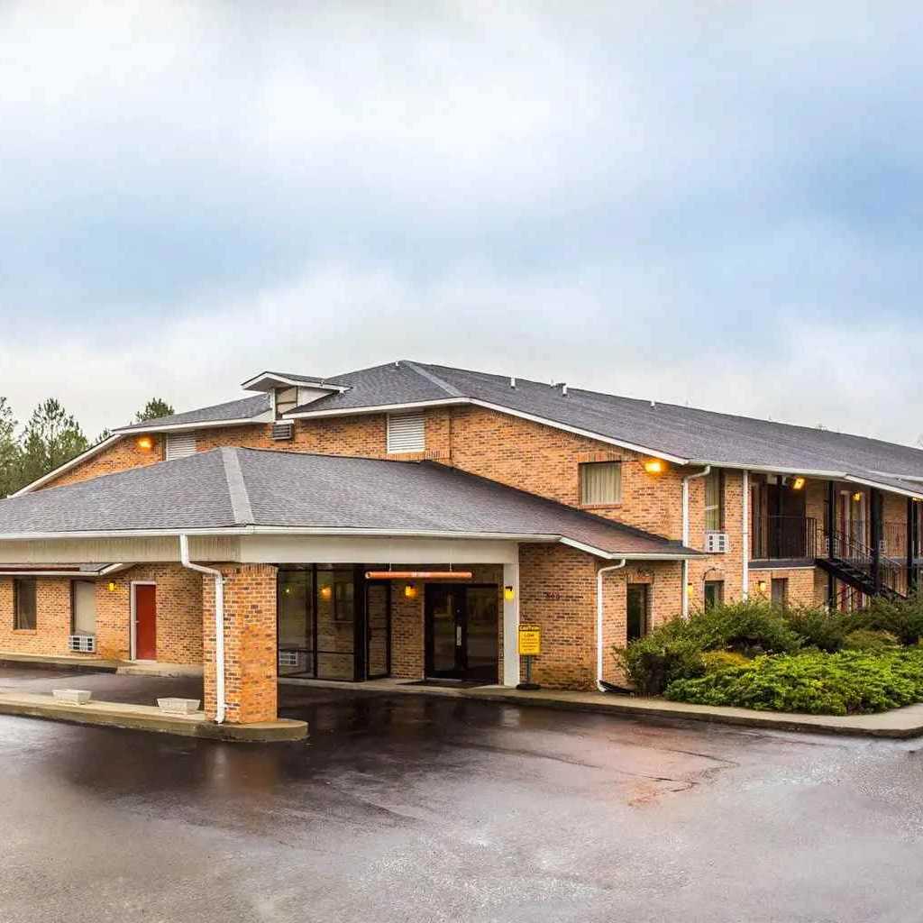 Econo Lodge Inn & Suites Lugoff Parking