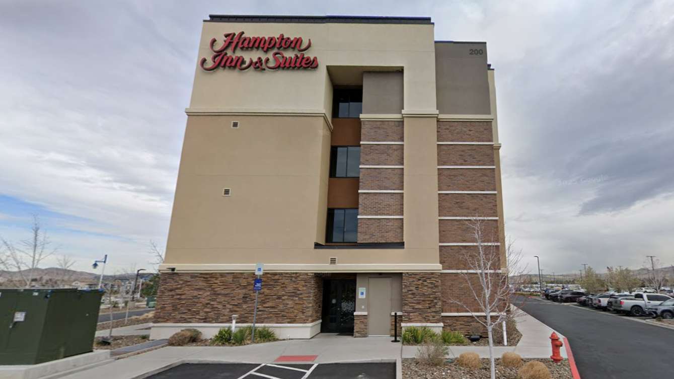 Hampton Inn and Suites RNO Airport Parking