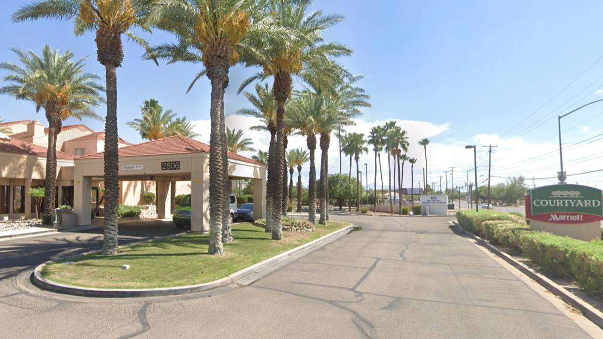 Courtyard by Marriott TUS Airport Parking