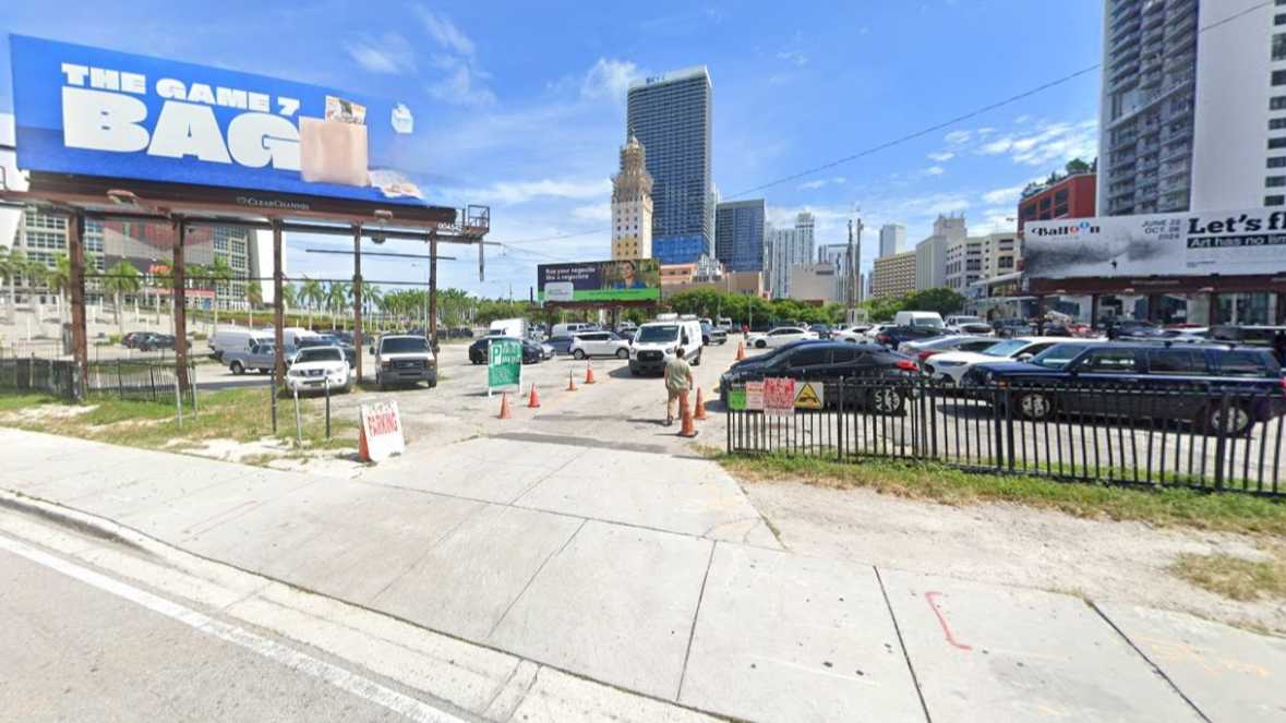 700 Biscayne Blvd - Parking