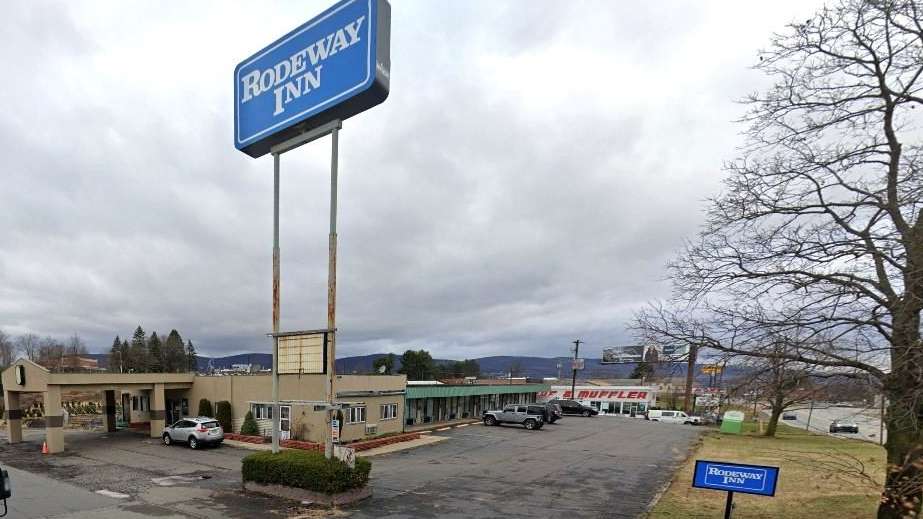 1027 Harry P O'Neill Hwy (Rodeway Inn Dunmore ) Parking