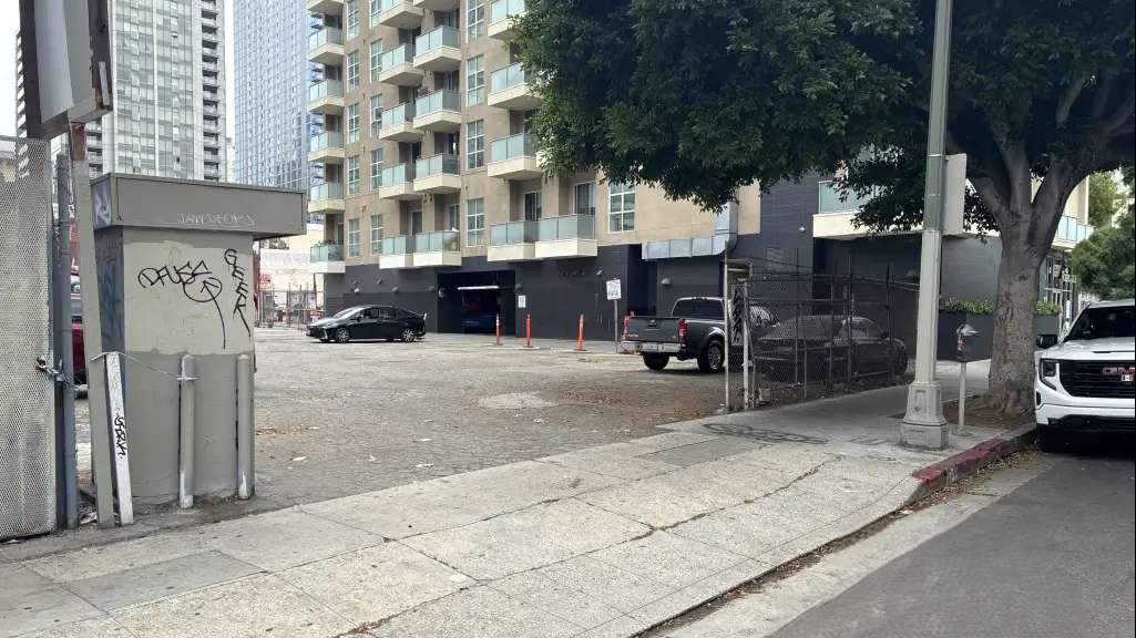 441 W Pico Blvd Parking