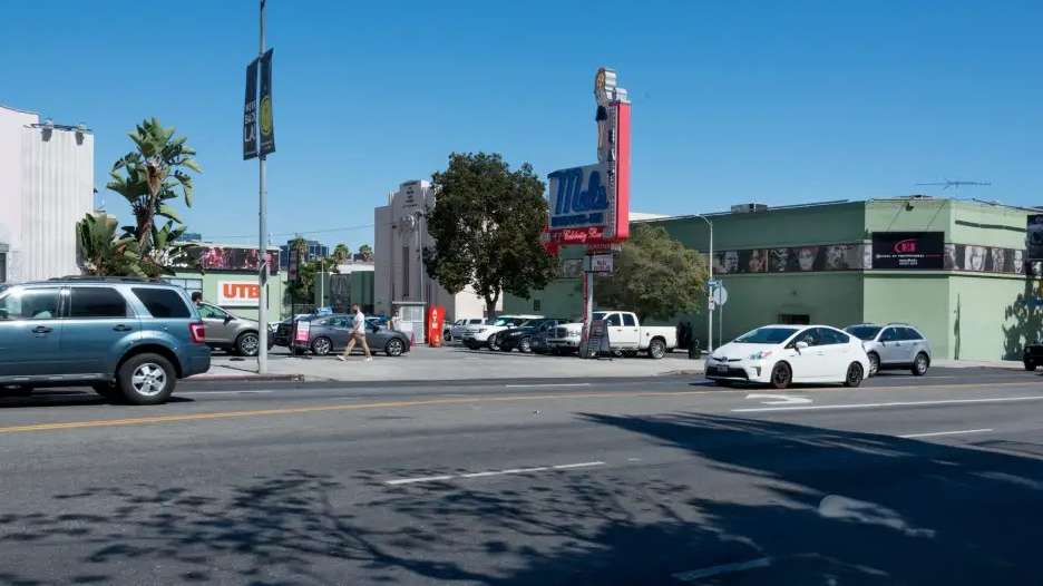1648 Highland Ave parking