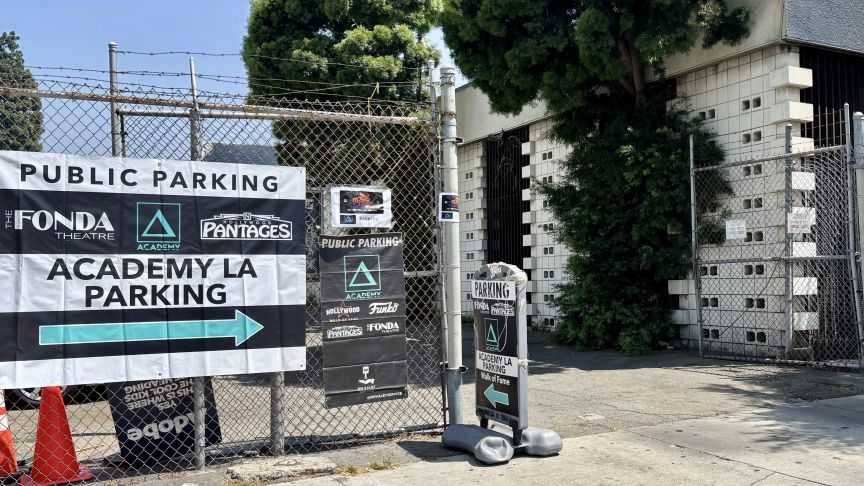 6037 Hollywood Blvd. Parking
