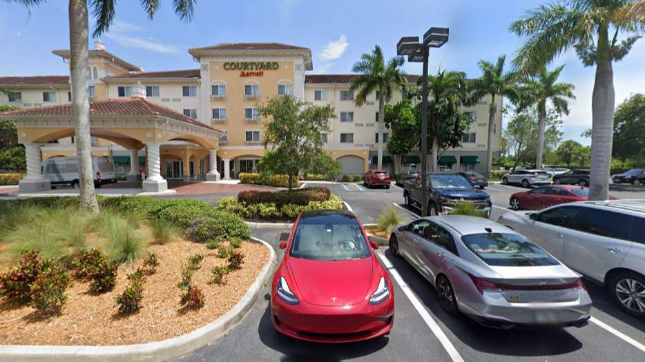 10050 Gulf Center Dr- Courtyard Fort Myers