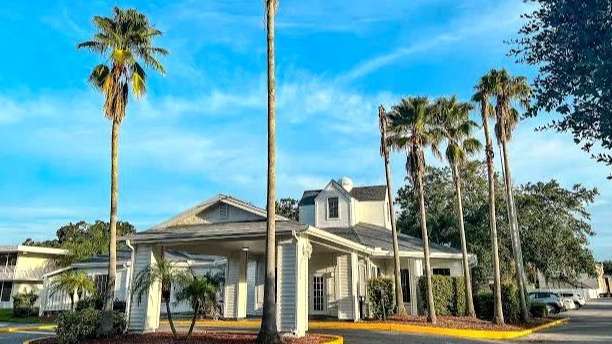  2930 Polynesian Isle Blvd _ Developer Inn Maingate Parking