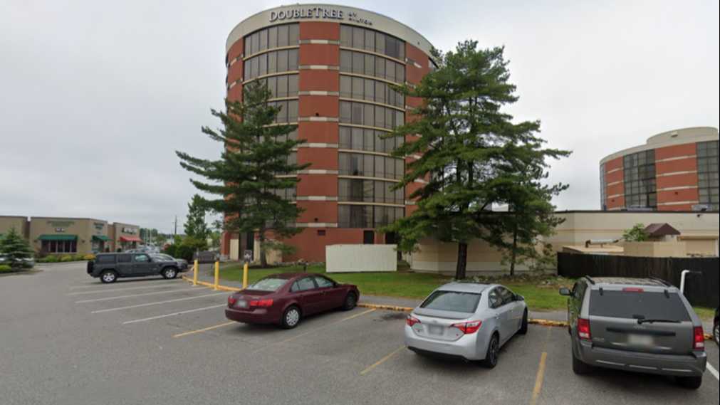 363 Maine Mall RD - Doubletree Portland ME Parking