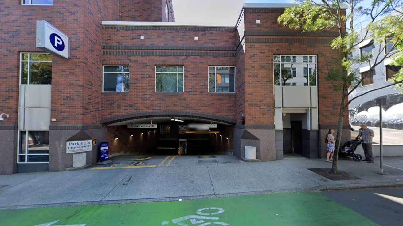 4245 Roosevelt Way NE Parking