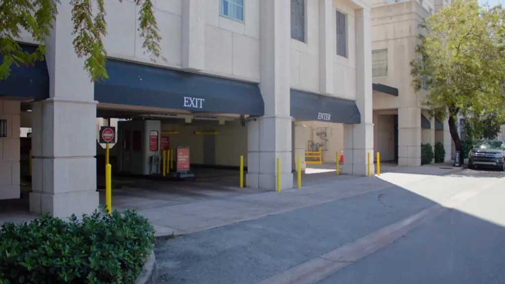 180 Aragon Ave Premium Parking - P2537