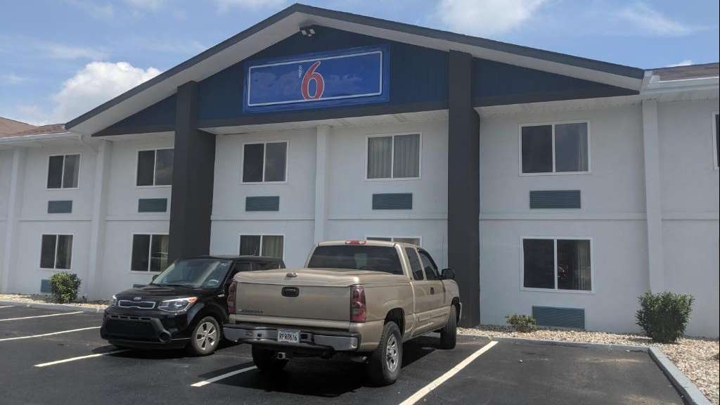 Motel 6 CHA Airport Parking