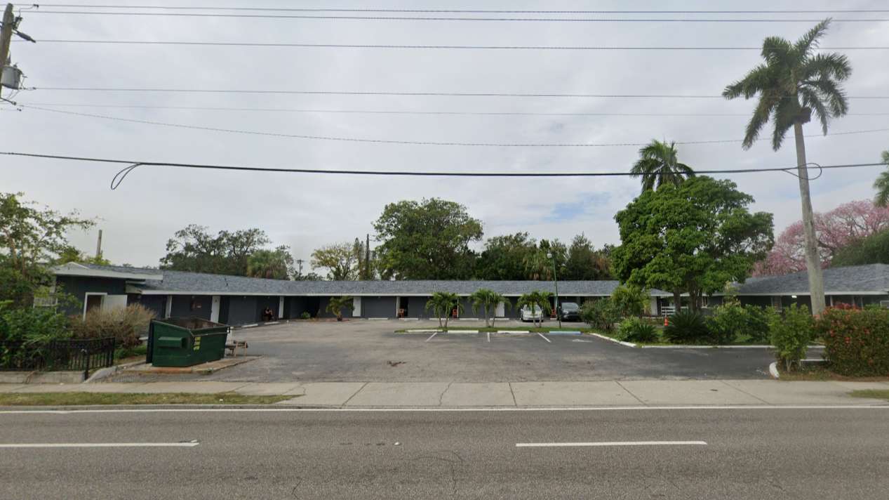 1526,14th St (Bay Breeze Inn Bradenton)