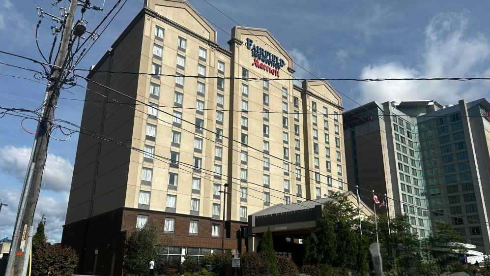 Fairfield by Marriott Inn & Suites Toronto Airport _ 3299 Caroga Dr Parking