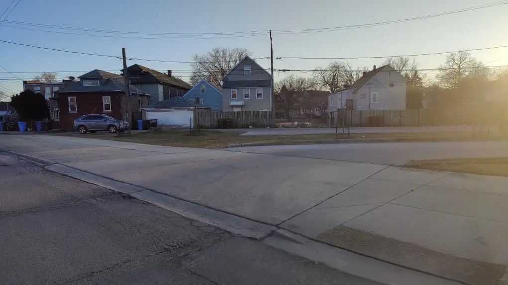 (M) 83RD ST