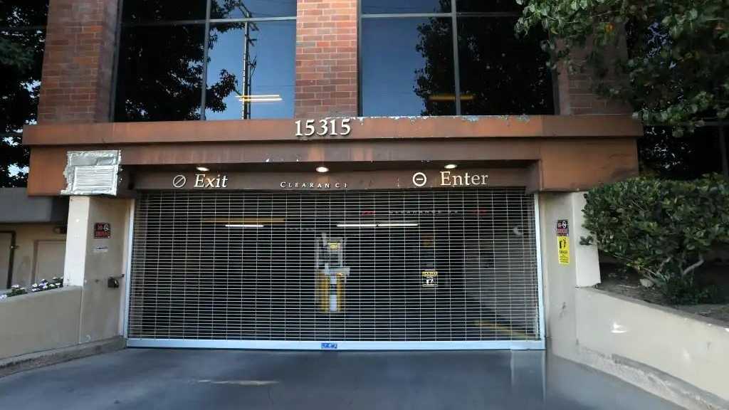 15315 Magnolia Blvd. - Sherman Oaks Atrium Garage