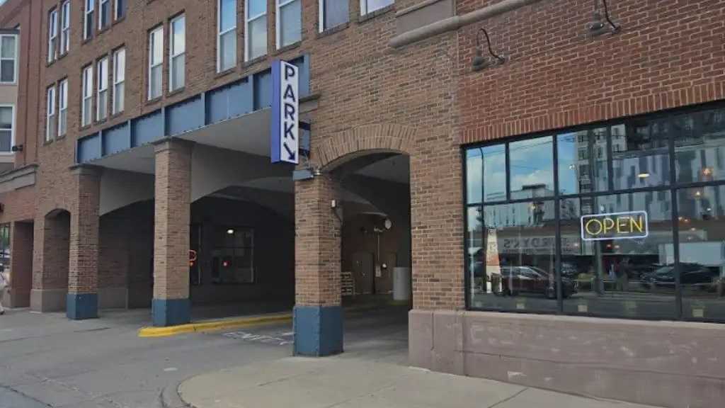 15 2nd St. NE (24 University Ave. NE) - Garage