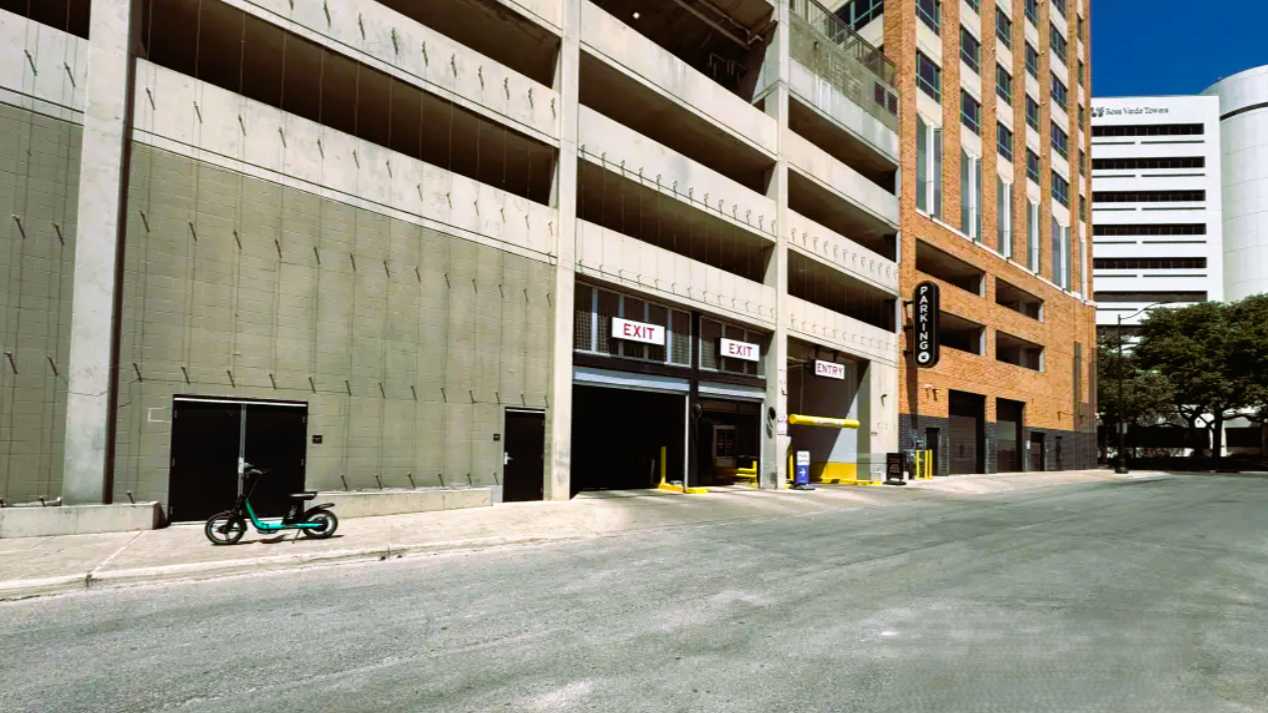 121 N Laredo St. (100 N. Santa Rosa St.) - Inspire Downtown Garage