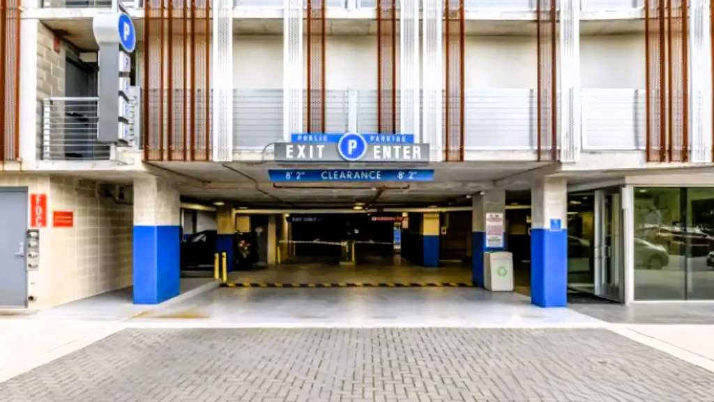 615 W 7th St. - 7 Rio Garage