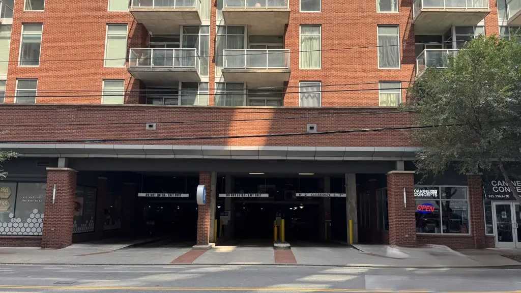 1108 Division St. (600 12th Ave. S) - Icon Garage