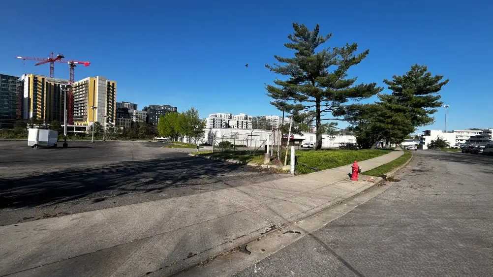 1100 Hawkins St. - Wellsprire Lot