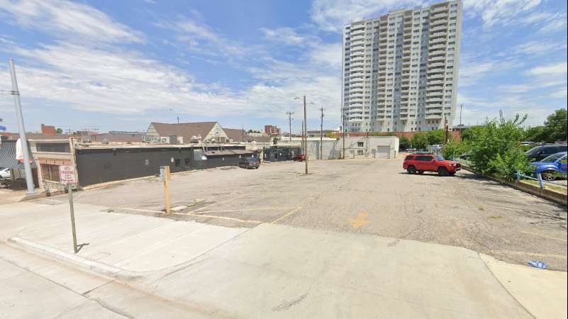 323 NW 4th St Parking