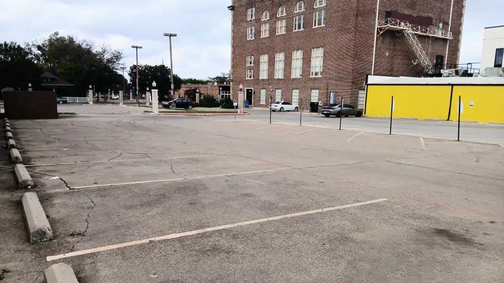 1201 W Magnolia Ave Lot