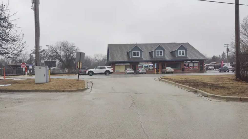 131 Medinah Rd. (7N082 Medinah Rd.) - Metra Medinah Station Lot