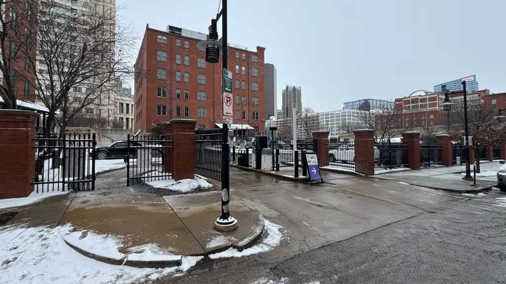 (M) 1000 CLARK - LOT