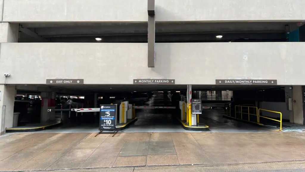 (M) 411 EAST WISCONSIN SELF PARK