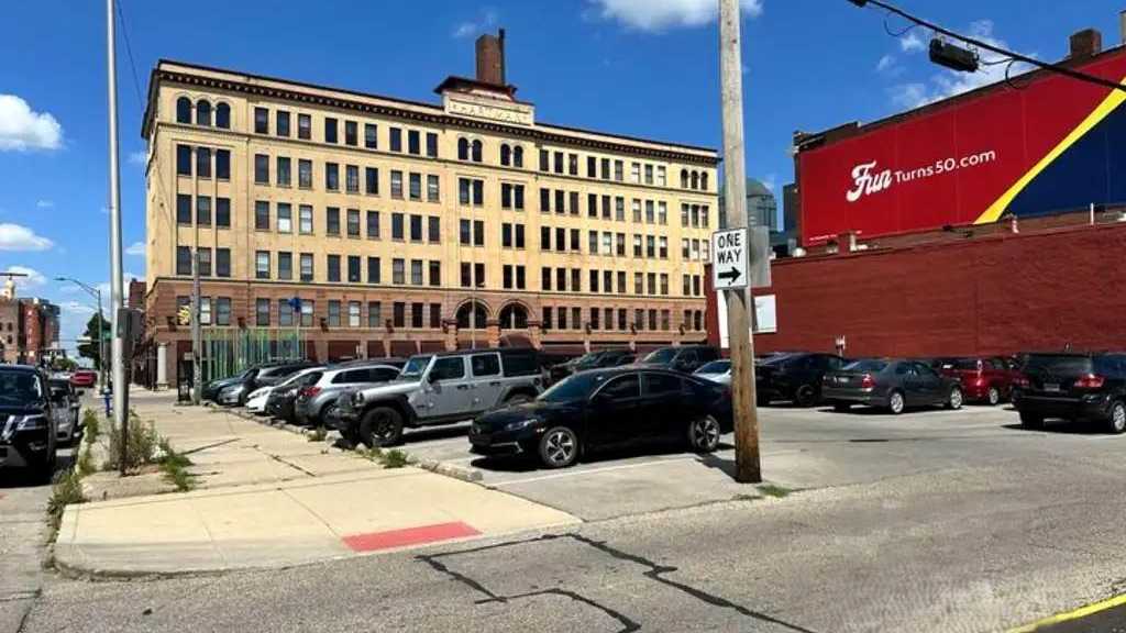176 E Main St. (4th & Main) - Lot