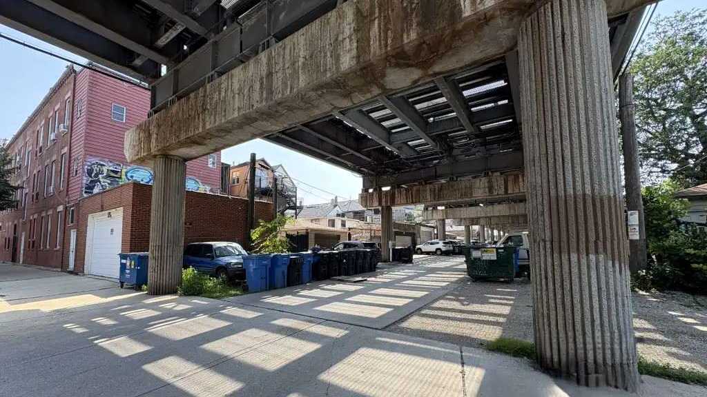 2040 S. Oakley Ave. - Under EL Zone 54026
