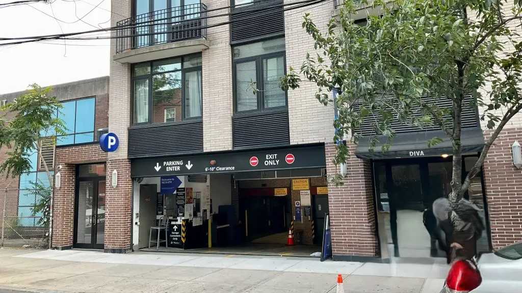 142 N 6th St. - Valet Garage