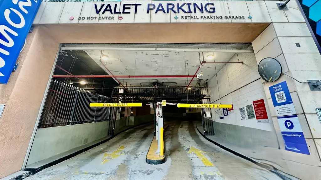 VIZCAYNE - 244 NE 3rd St Parking