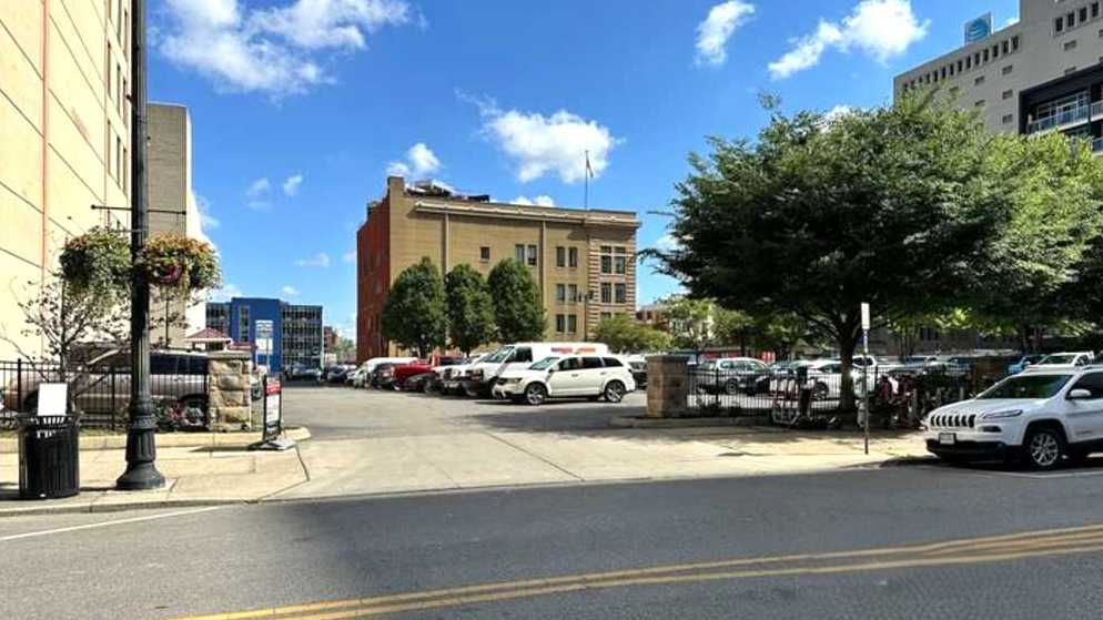 (M) 72 E Gay St. - Lot