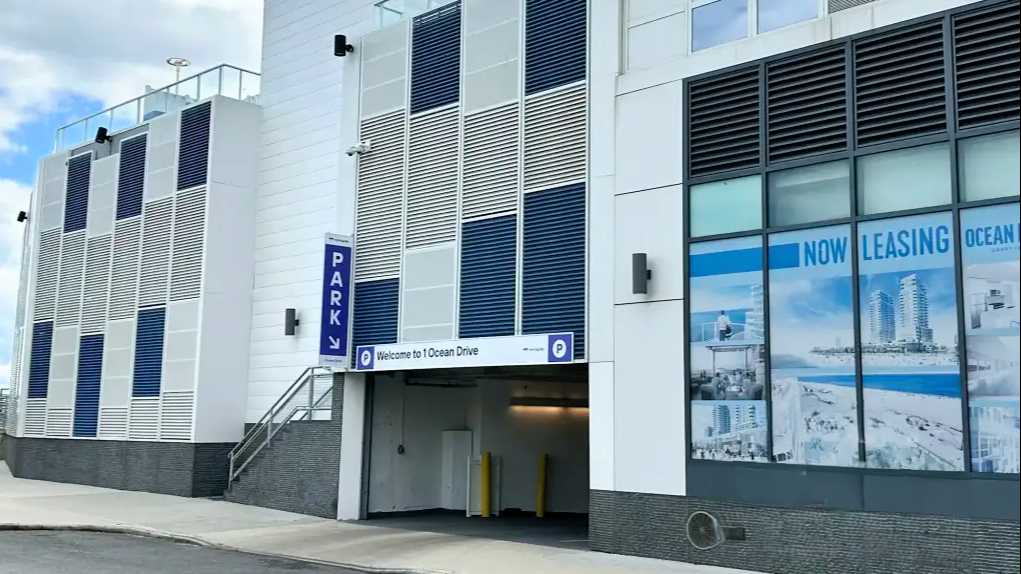 3069 W 35th St. (3514 Surf Ave.) - Garage