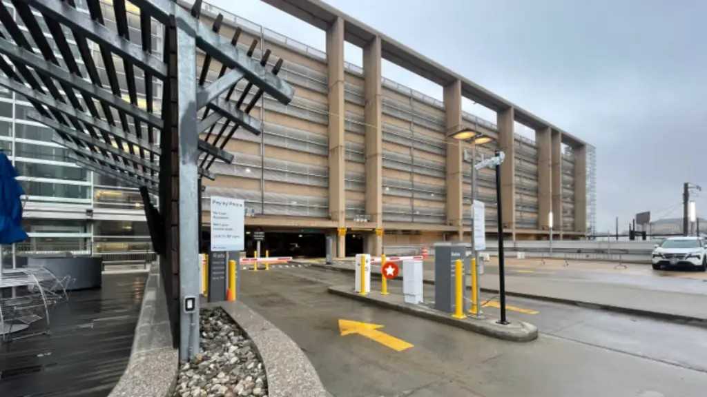 2929 Arch St. - Amtrak Garage