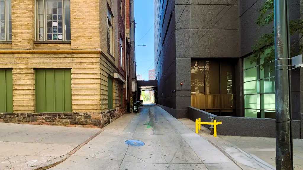 1660 LINCOLN SQUARE GARAGE