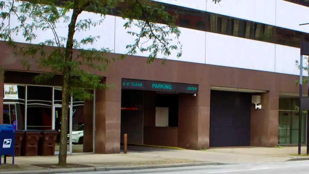 7 W. 7th St Garage