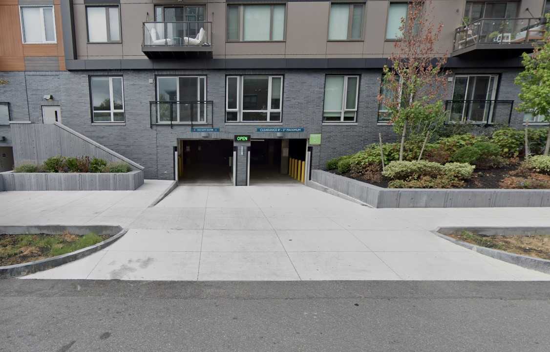 (M) Clippership Public Garage BOS Airport Parking