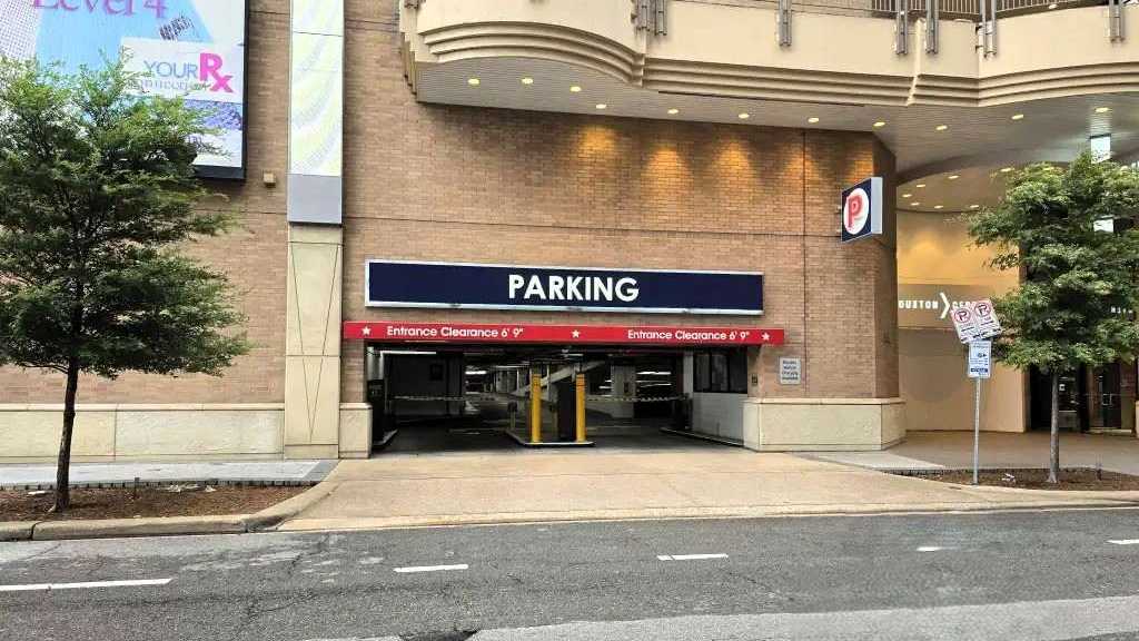 4 Houston Garage - 1050 Austin St