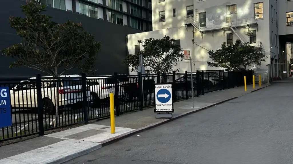 38 8th St (701 Stevenson St) - Valet Lot