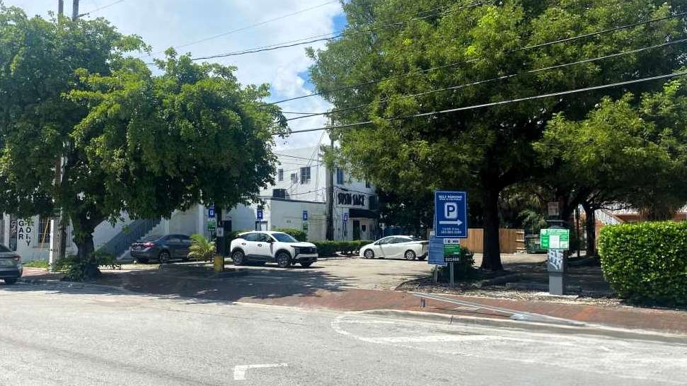 710 SW 16th Ave Parking