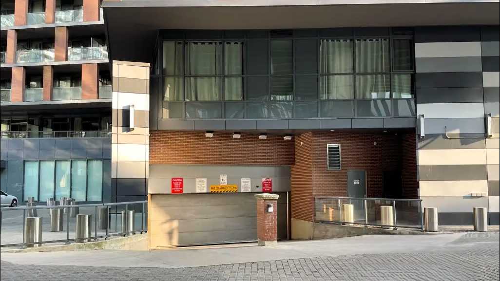 20 Bruyeres Mews Parking