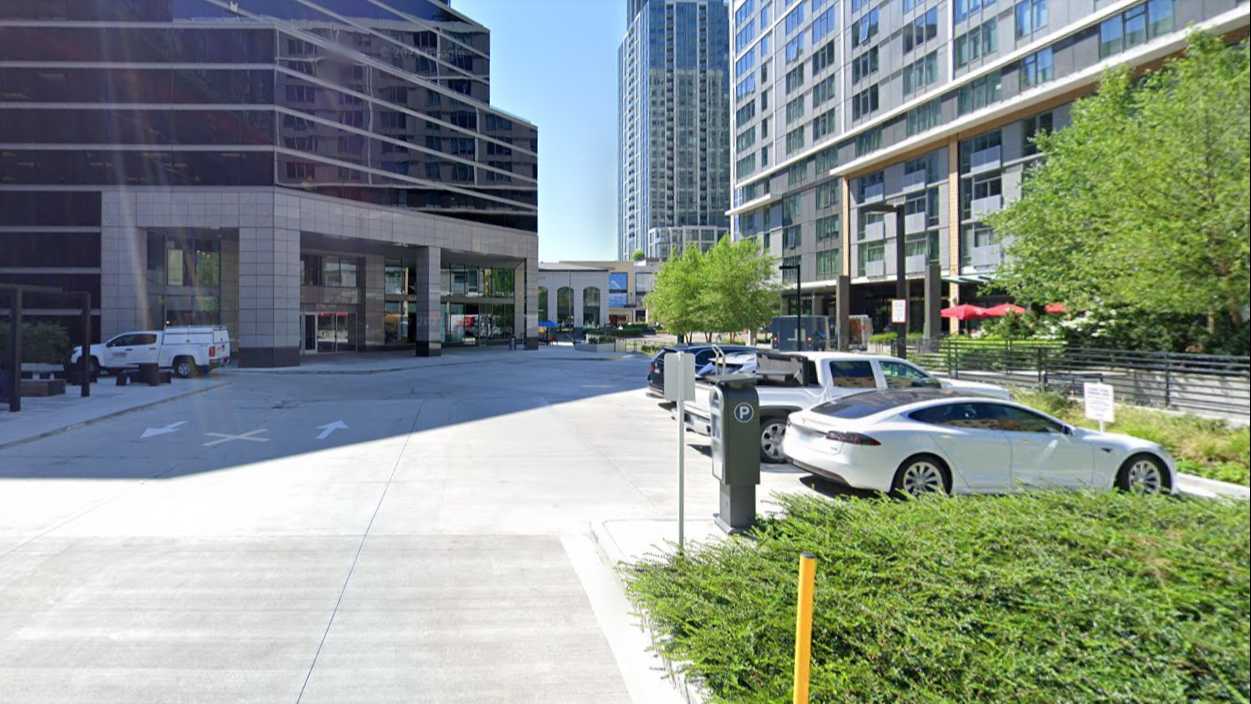 958 111th Ave NE Parking