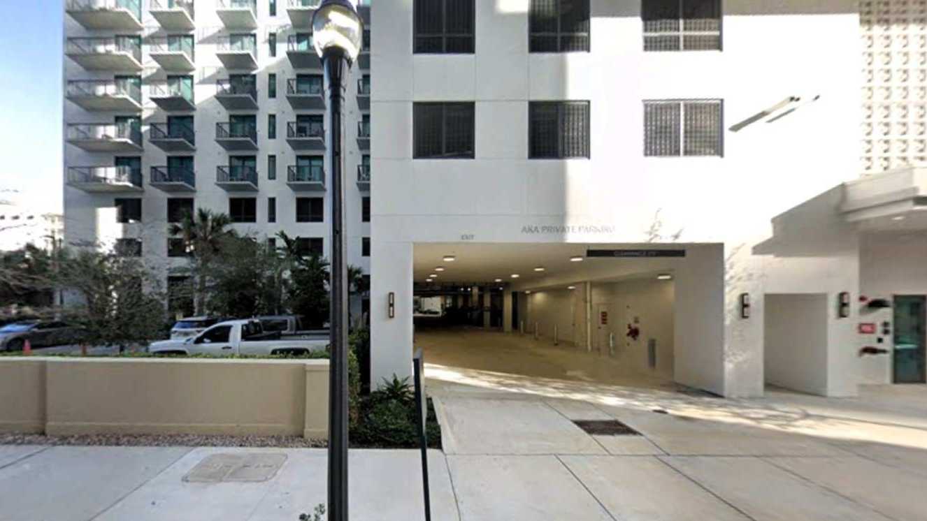 695 S Olive Ave Parking