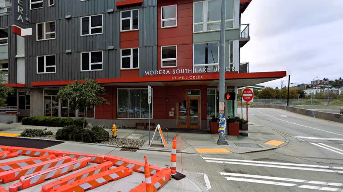 435 Dexter Ave N Parking