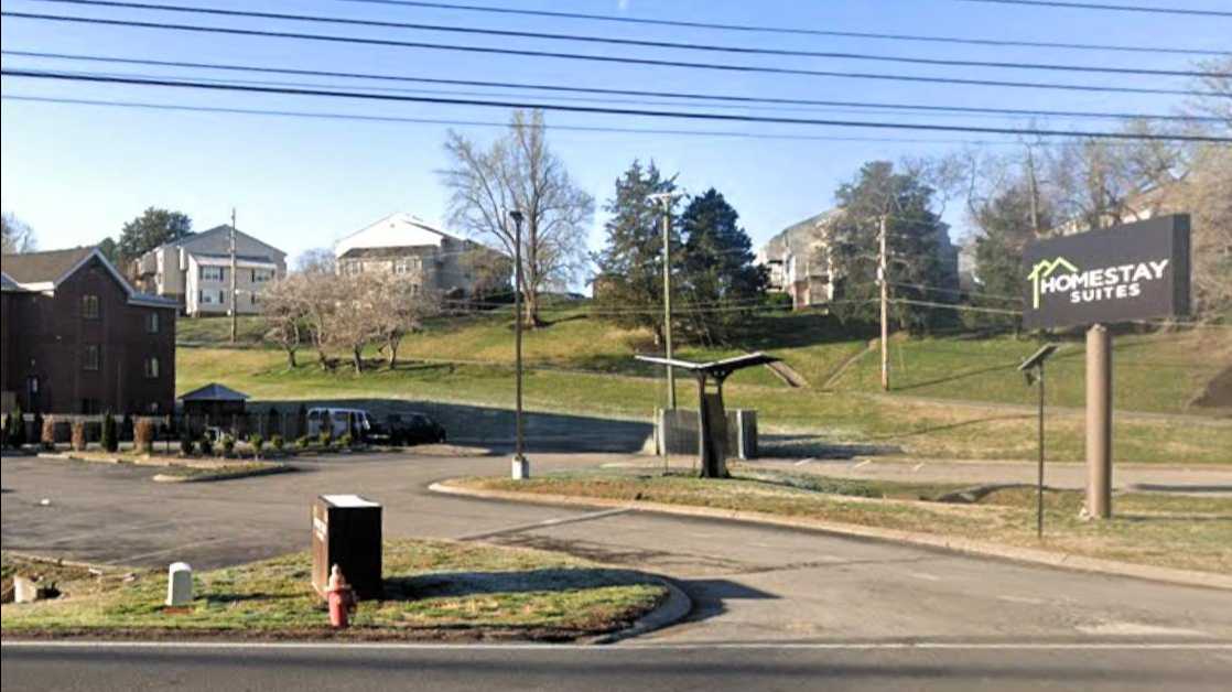 Homestay Suites - 2511 Elm Hill Pike Parking