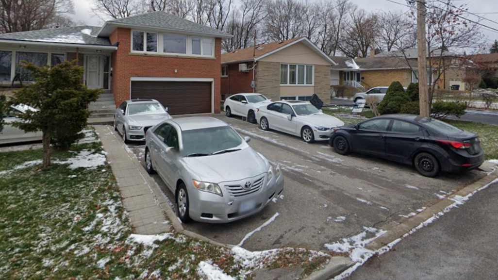 35 Beaver Valley Rd Parking