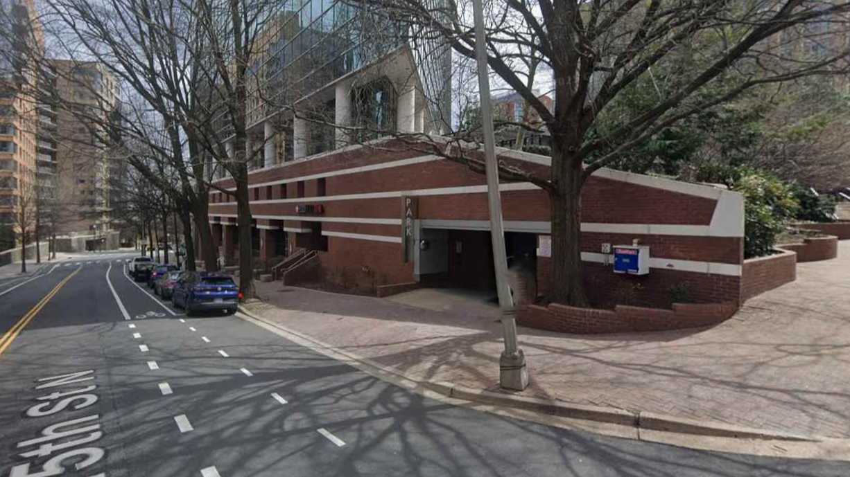 2000 15th St N Parking