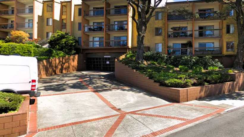 Delphine on Diamond - 5285 Diamond Heights Blvd Parking